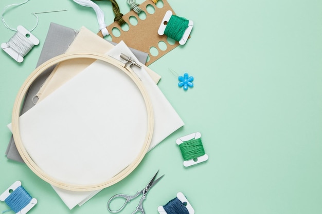 Zestaw do haftu z igłą i muliną